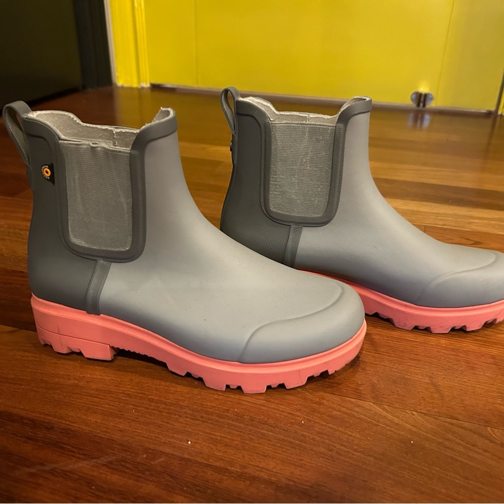 Bogs Holly Chelsea Women’s Waterproof Ankle Rain boot Grey Pink
